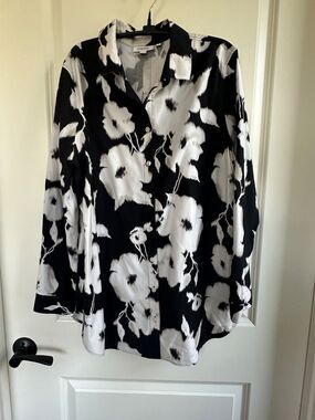 Chico's No-Iron Black White Floral Button-Down Tunic Chico’s 2 (Large / US 12)